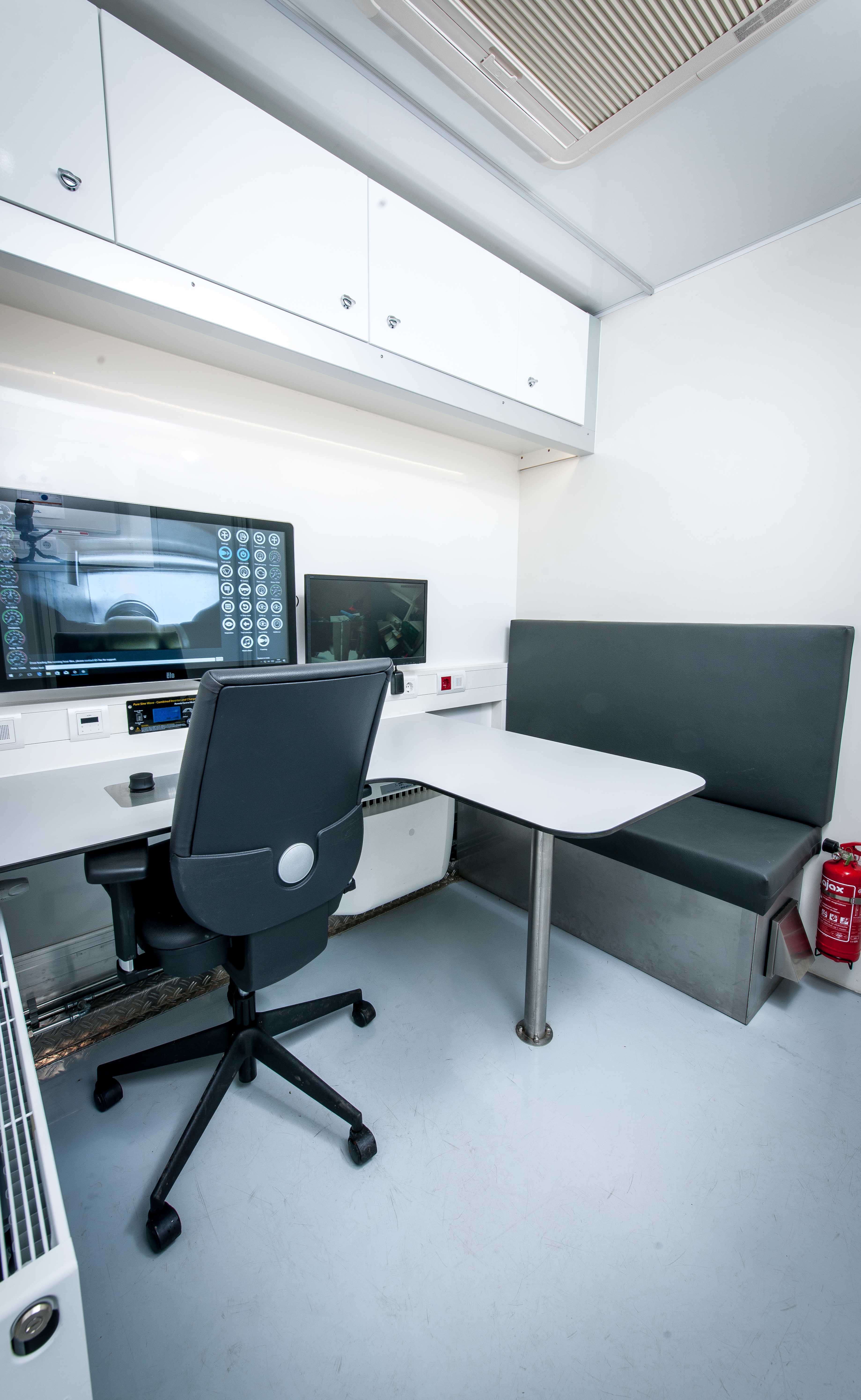 IDTEC SR-SERIES vehicle installation controls room